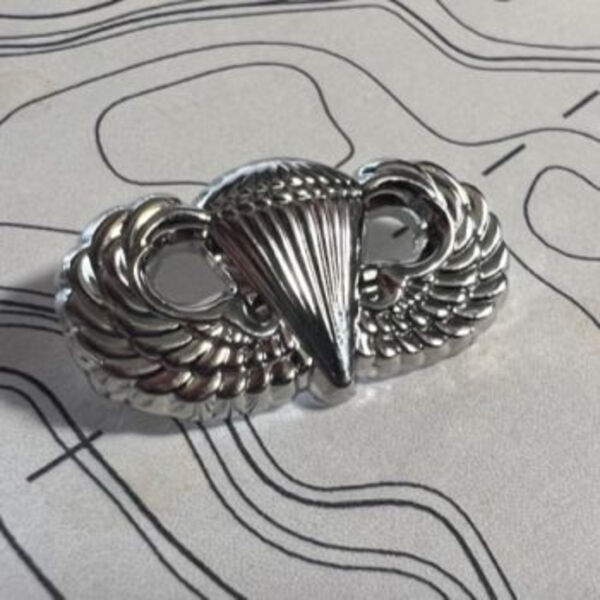 Parachutist Lapel Pin Thumbnail